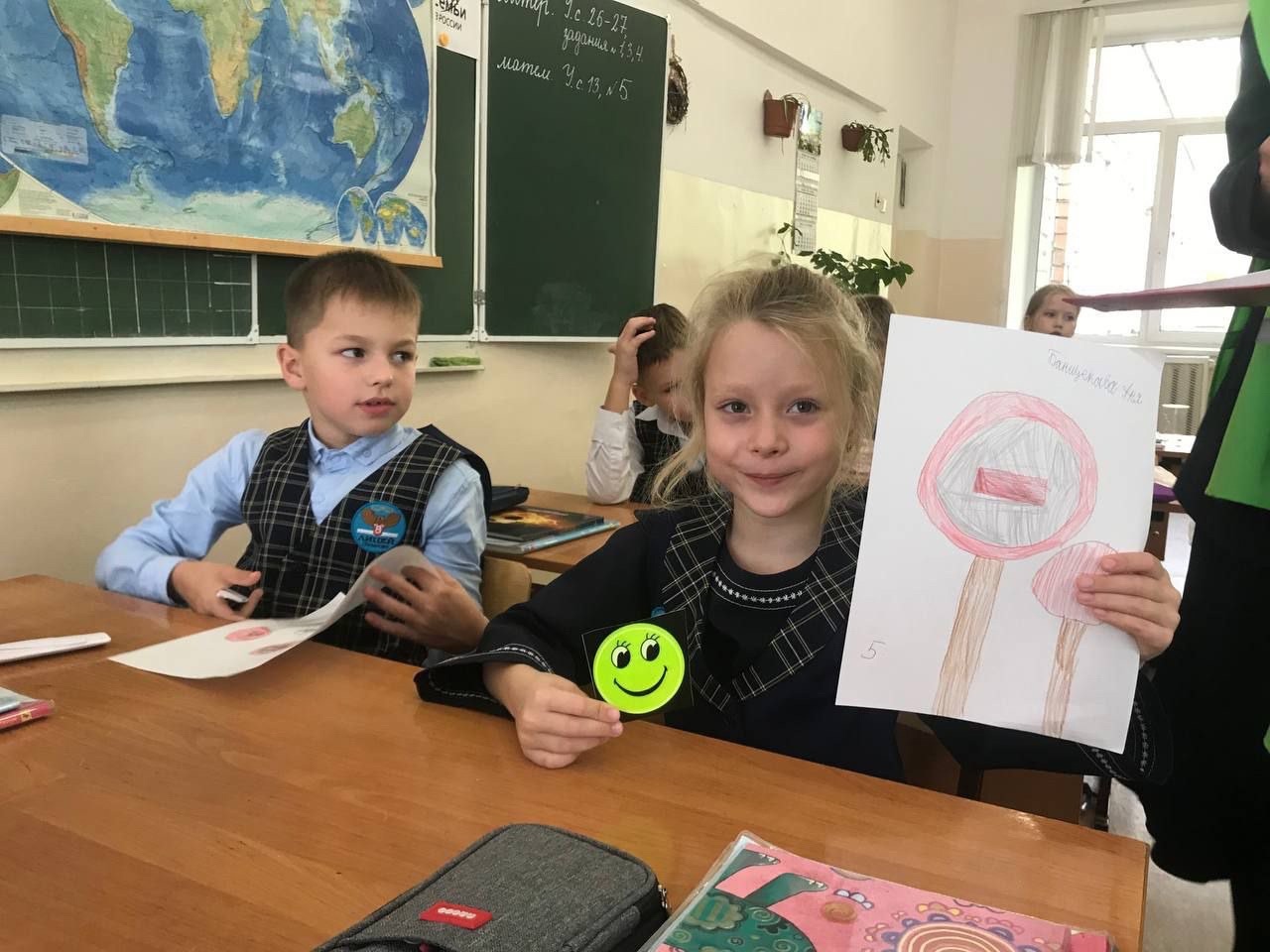 В рамках 3-го этапа &amp;quot;Декады дорожного безопасности детей&amp;quot; у юных лицеистов прошёл &amp;quot; Урок  по ПДД&amp;quot;.