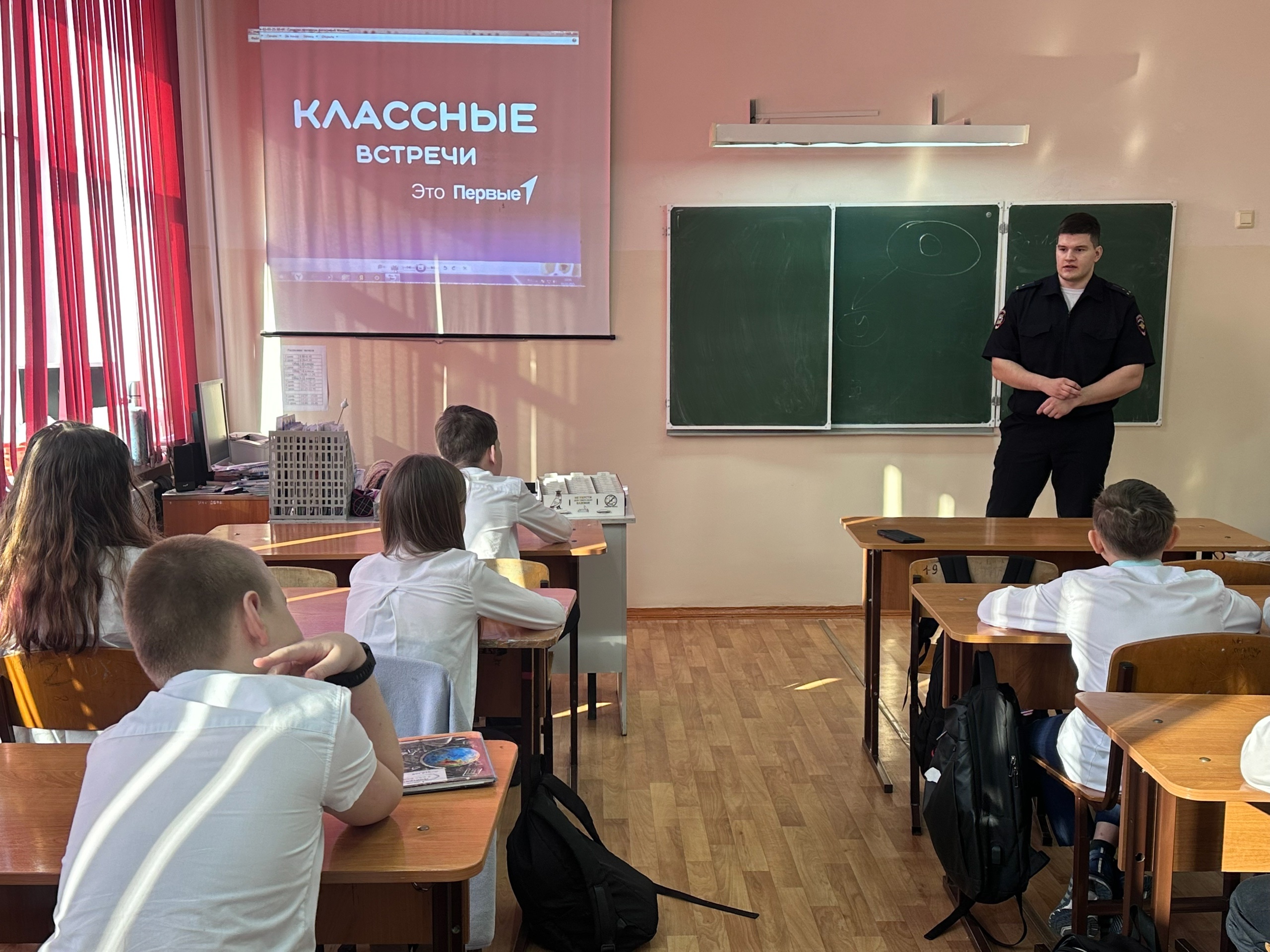 Встреча обучающихся 5 классов со старшим лейтенантом, старшим специалистом МО МВД России &amp;quot;Назаровский&amp;quot;.
