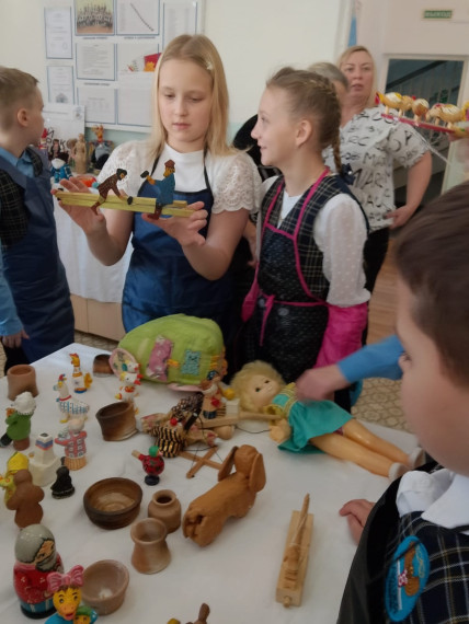 Музей сибирской игрушки в гостях у учащихся 4 г класса.