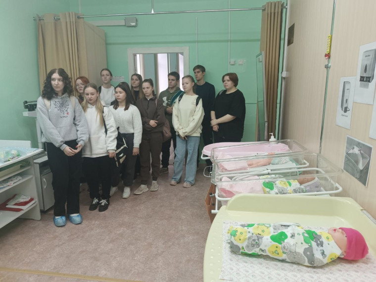 «Учебная лаборатория около врачей».